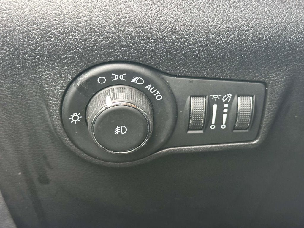 Used 2025 Jeep Compass Limited AWD/4WD image 34