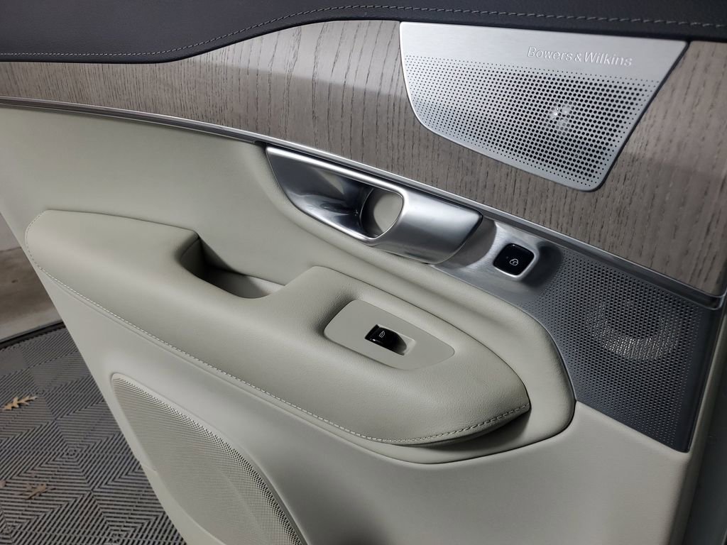 Used 2024 Volvo XC90 B6 Ultimate w/ Protection Package image 20