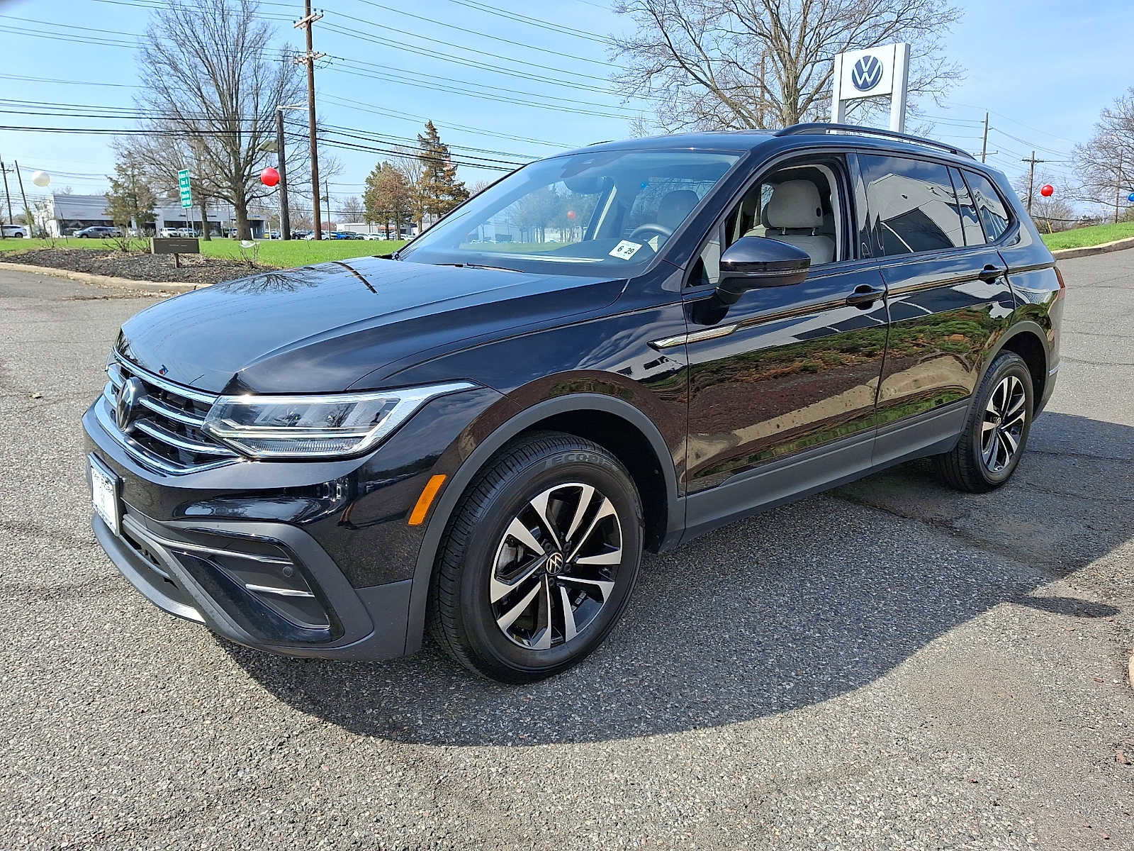 Used 2024 Volkswagen Tiguan S image 3