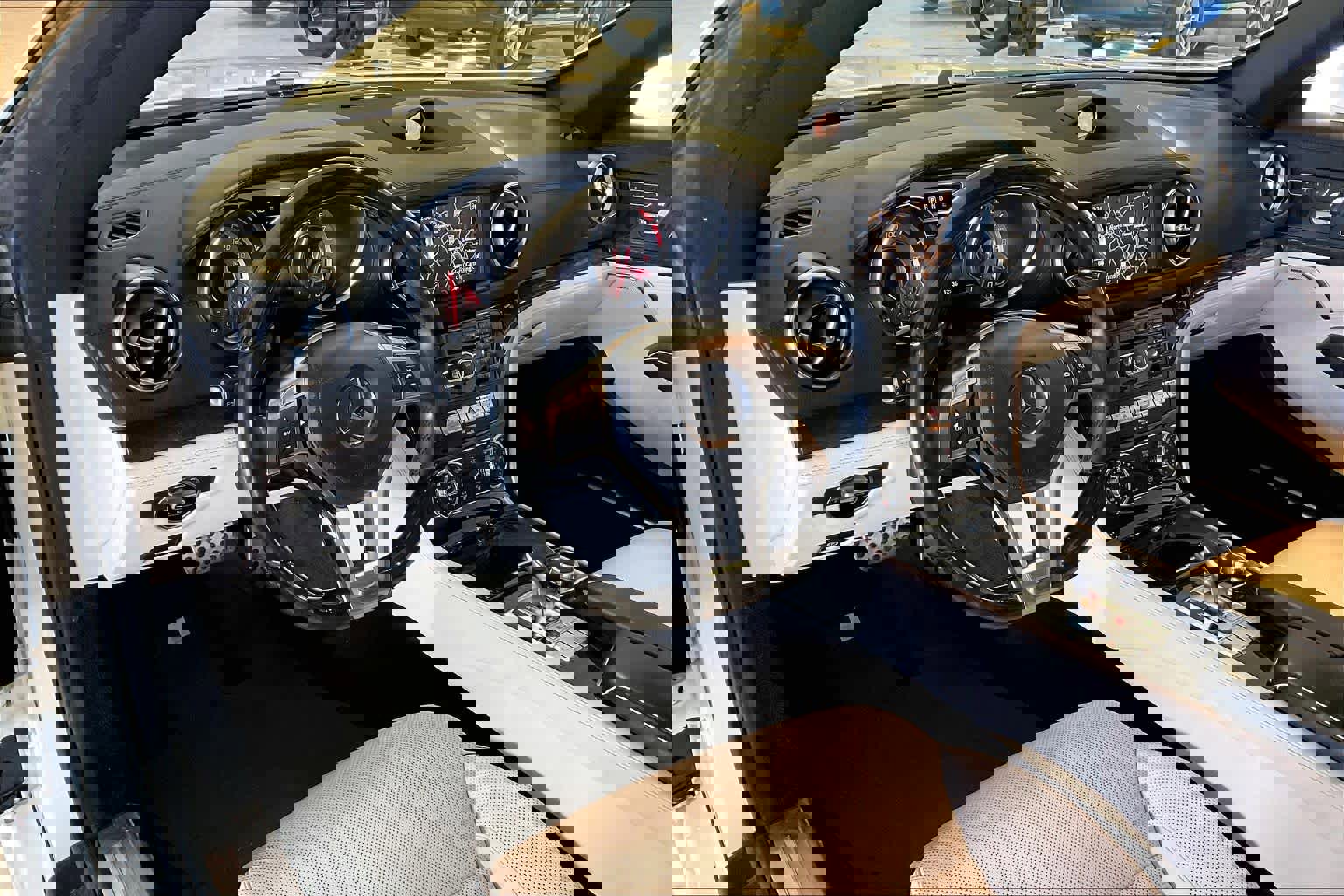 Used 2016 Mercedes-Benz SL 550 image 15