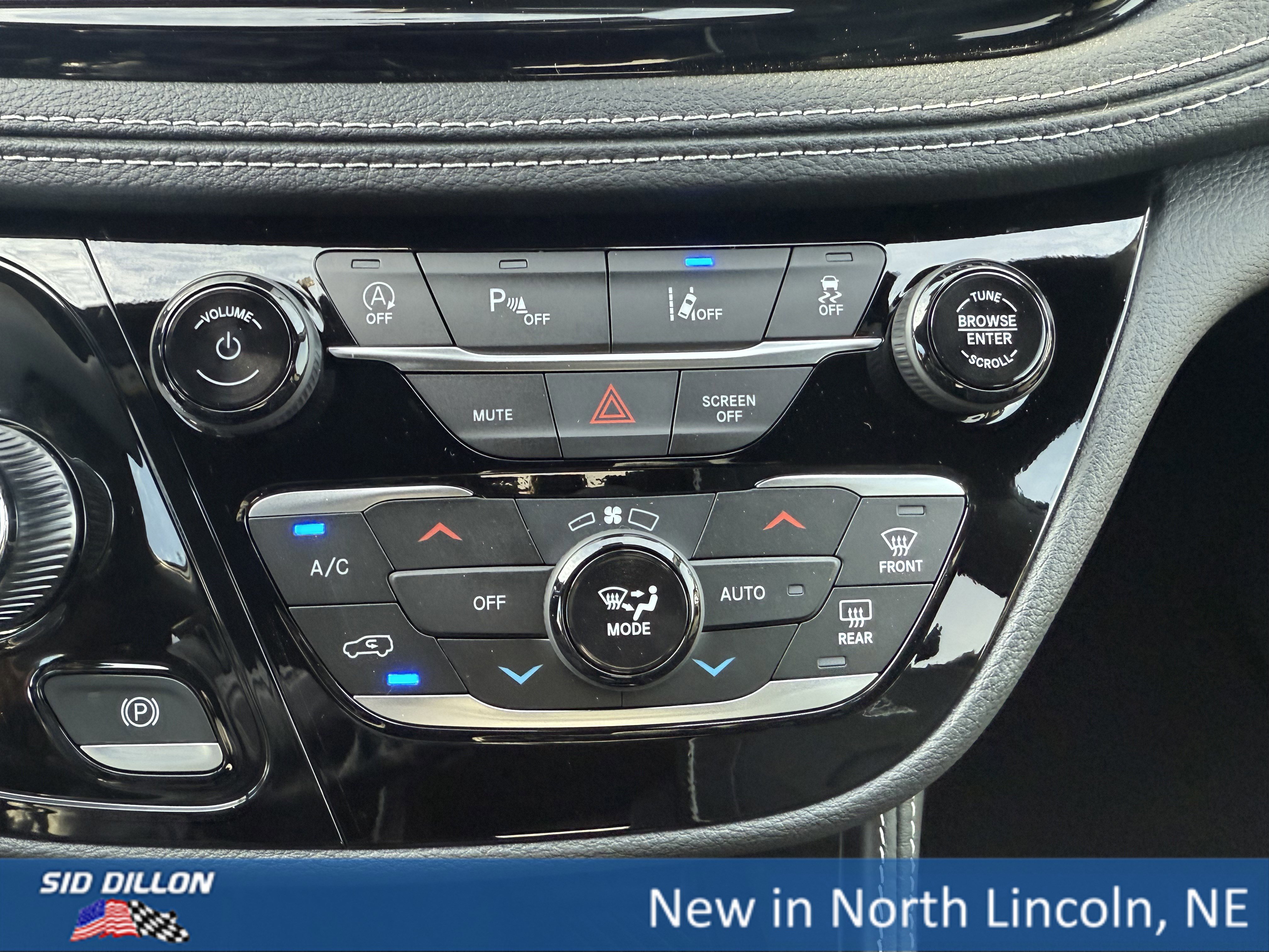 New 2026 Chrysler Pacifica Limited w/ S Appearance Package image 13