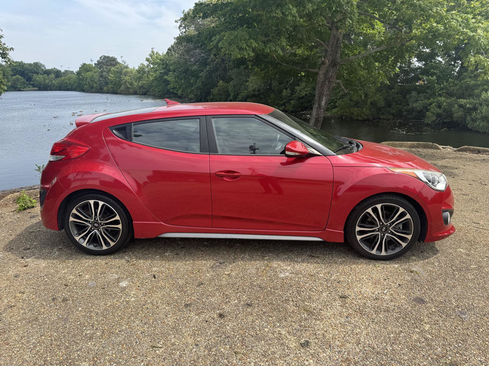 Used 2016 Hyundai Veloster Turbo FWD image 3