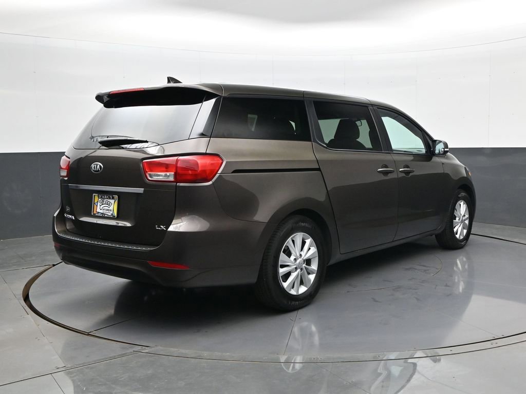Used 2017 Kia Sedona LX image 5