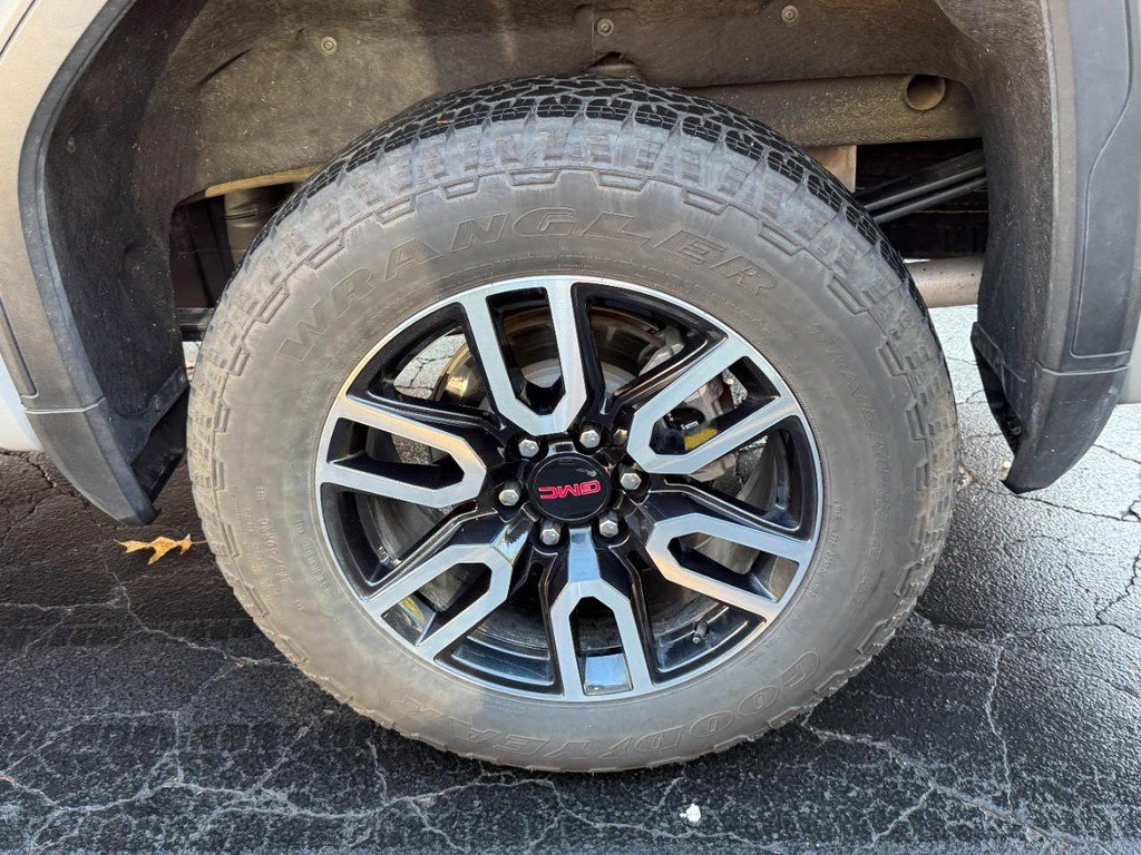 Used 2025 GMC Sierra 1500 AT4 w/ AT4 Premium Package image 5