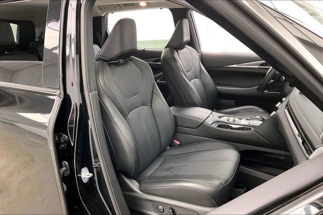 Certified 2025 INFINITI QX60 Luxe w/ Vision Package image 7