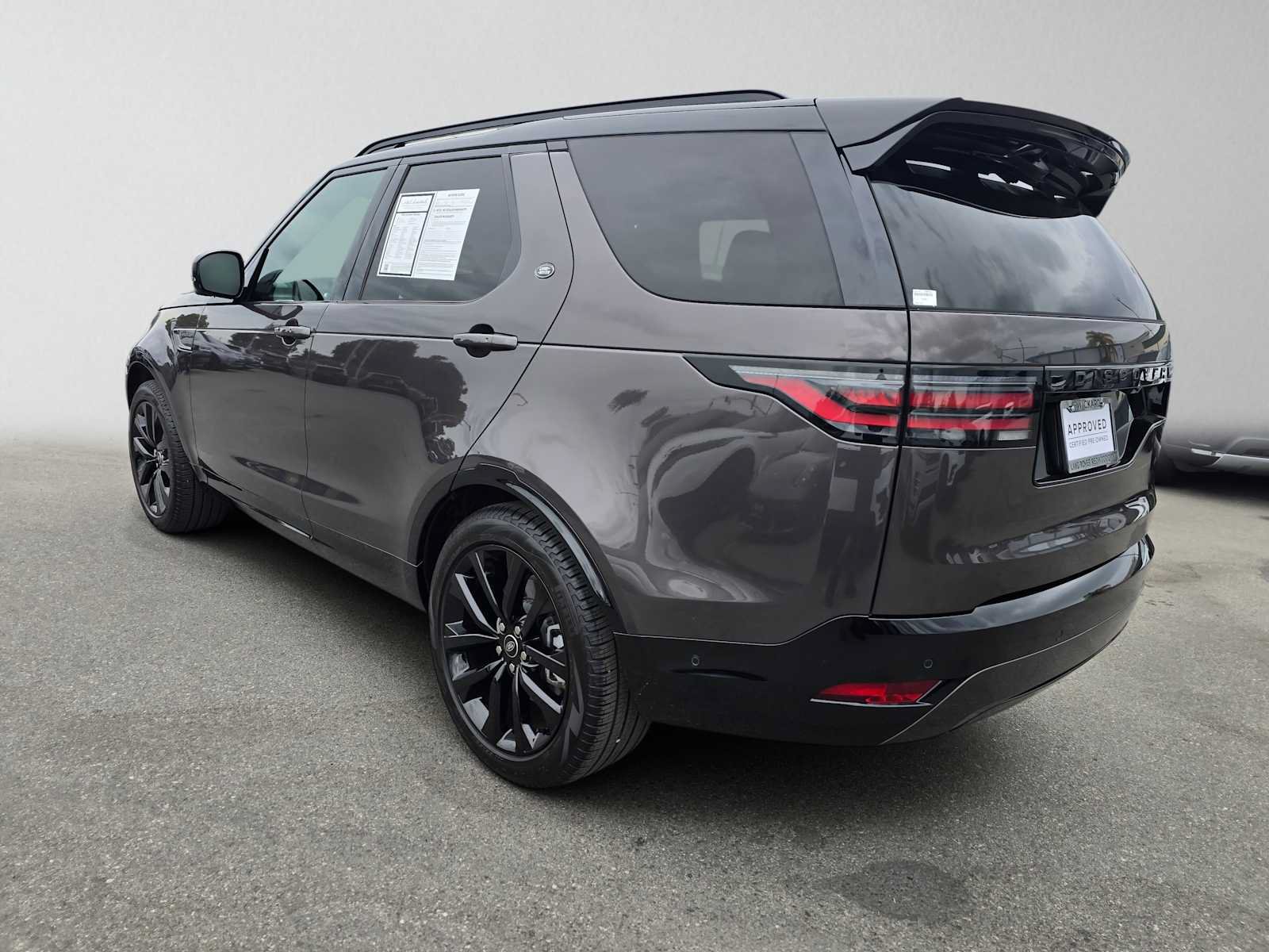 Used 2026 Land Rover Discovery Dynamic SE AWD/4WD image 3
