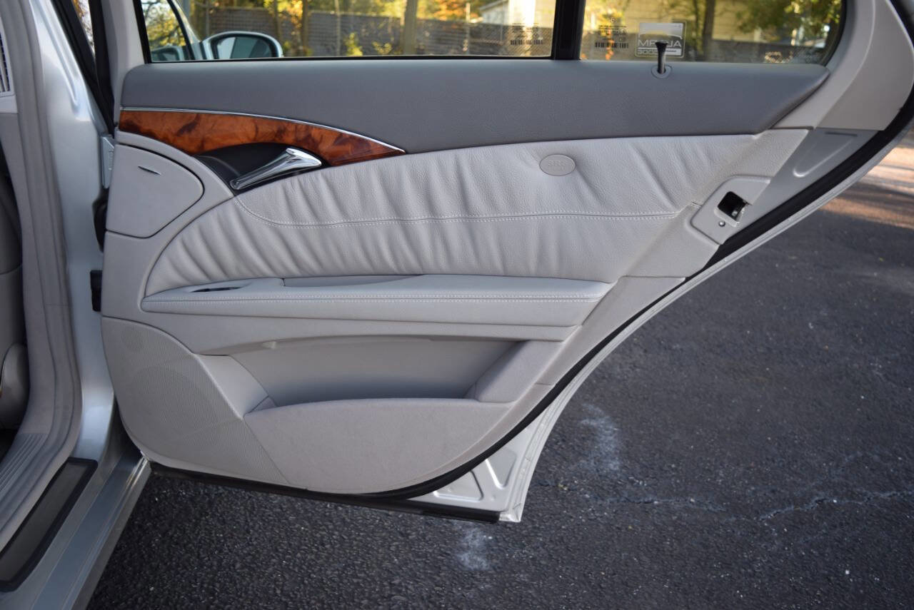 Used 2004 Mercedes-Benz E 500 Sedan image 56