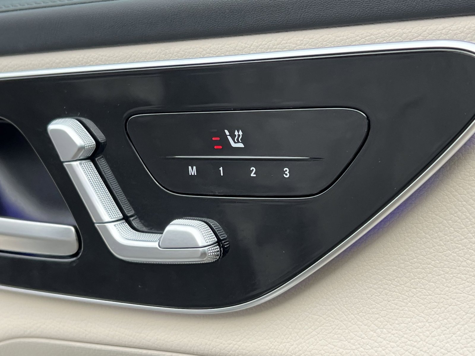 Certified 2024 Mercedes-Benz GLC 300 4MATIC image 33