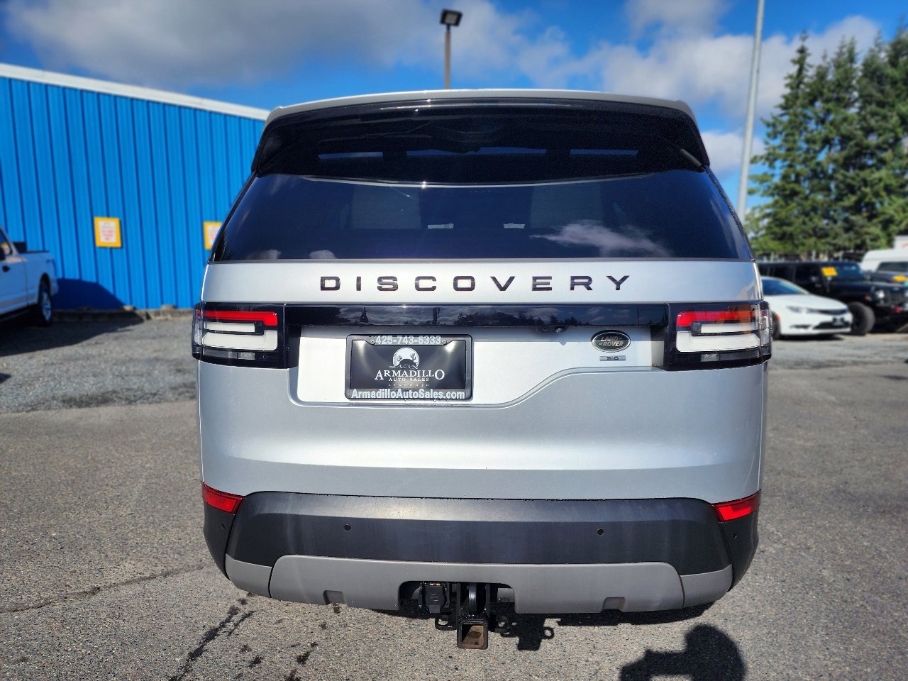 Used 2017 Land Rover Discovery SE image 6