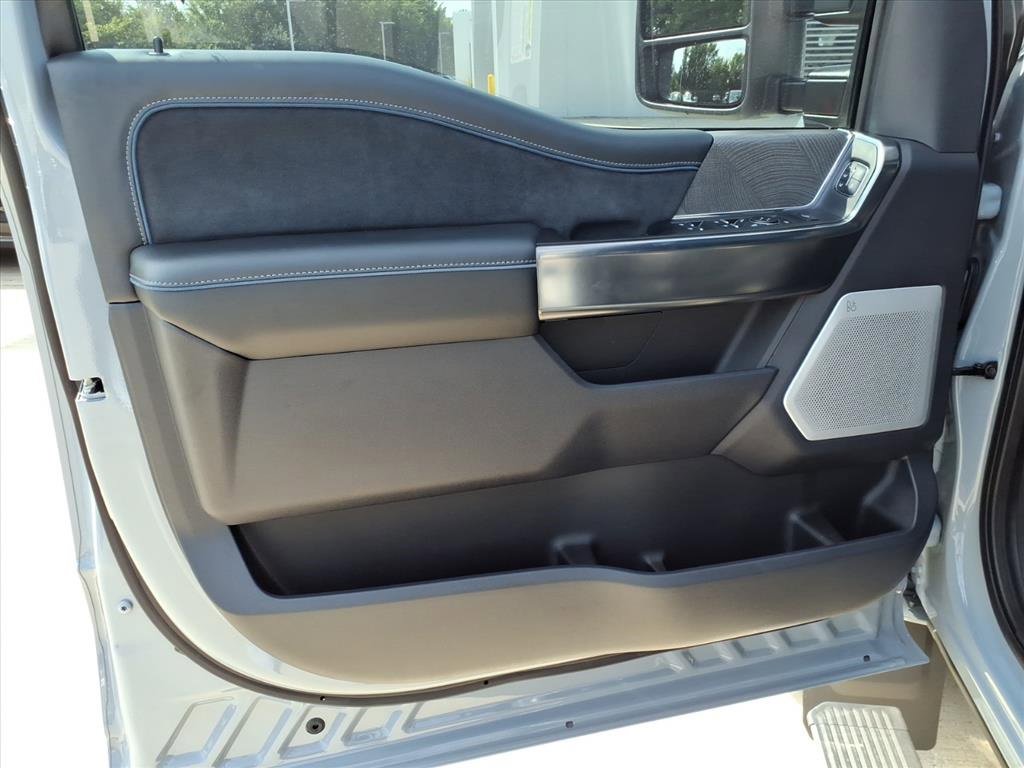 Used 2025 Ford F450 Platinum w/ FX4 Off-Road Package image 20