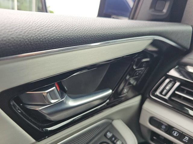 Used 2025 Acura MDX w/ Technology Package FWD image 34