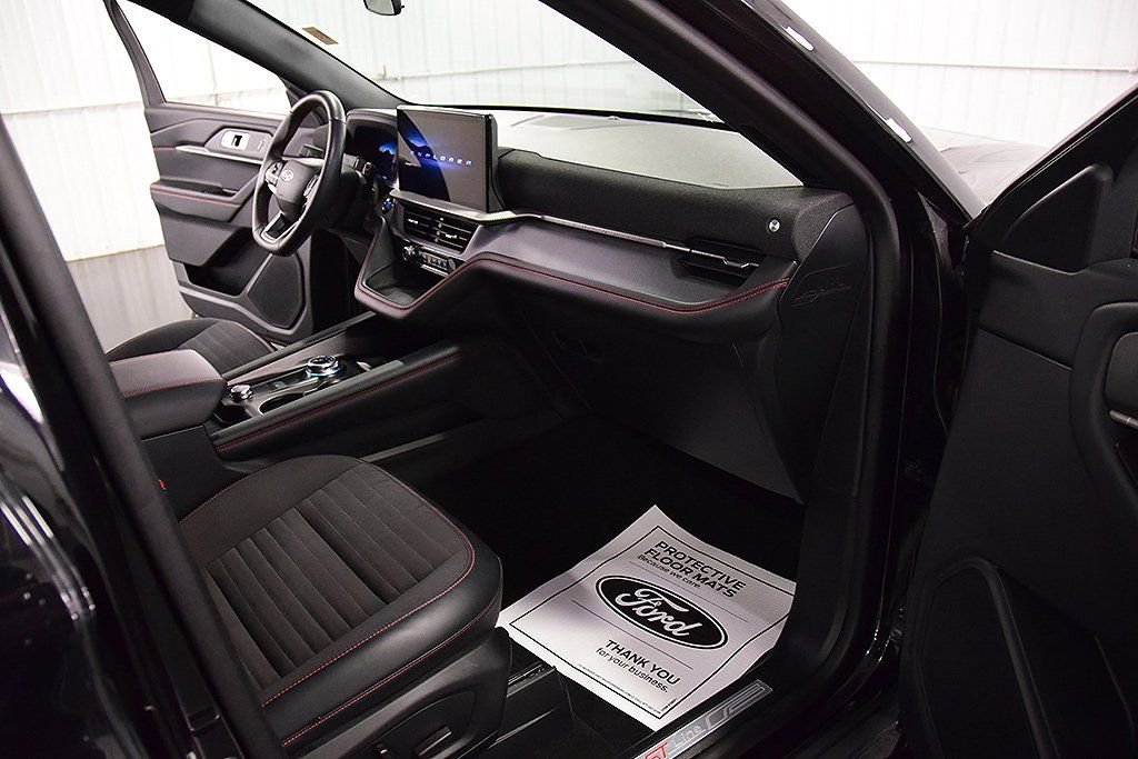 Used 2025 Ford Explorer ST-Line image 30
