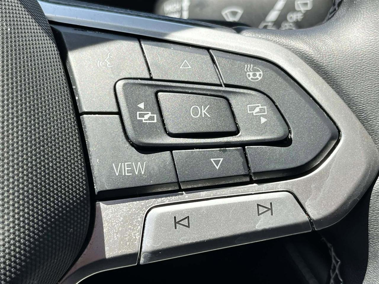 Used 2025 Volkswagen Atlas SE FWD image 26