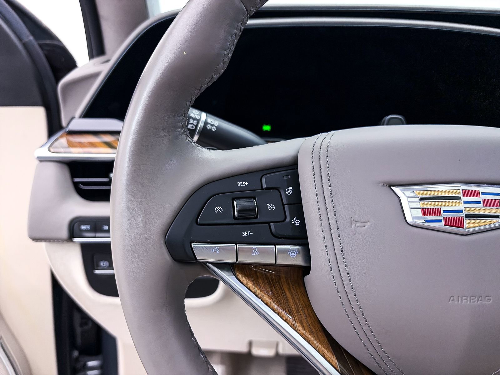 Used 2022 Cadillac Escalade Sport Platinum w/ Heavy-Duty Trailer Package AWD/4WD image 35