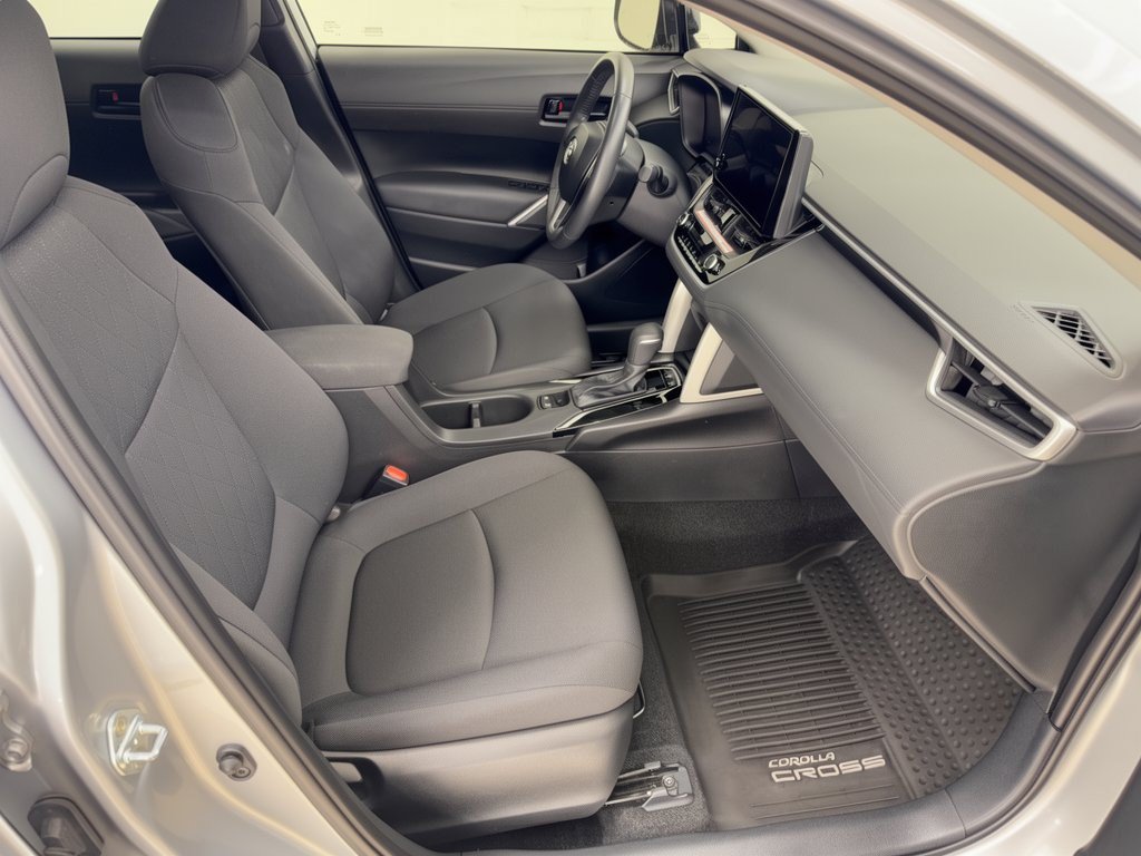 Used 2024 Toyota Corolla Cross LE FWD image 30
