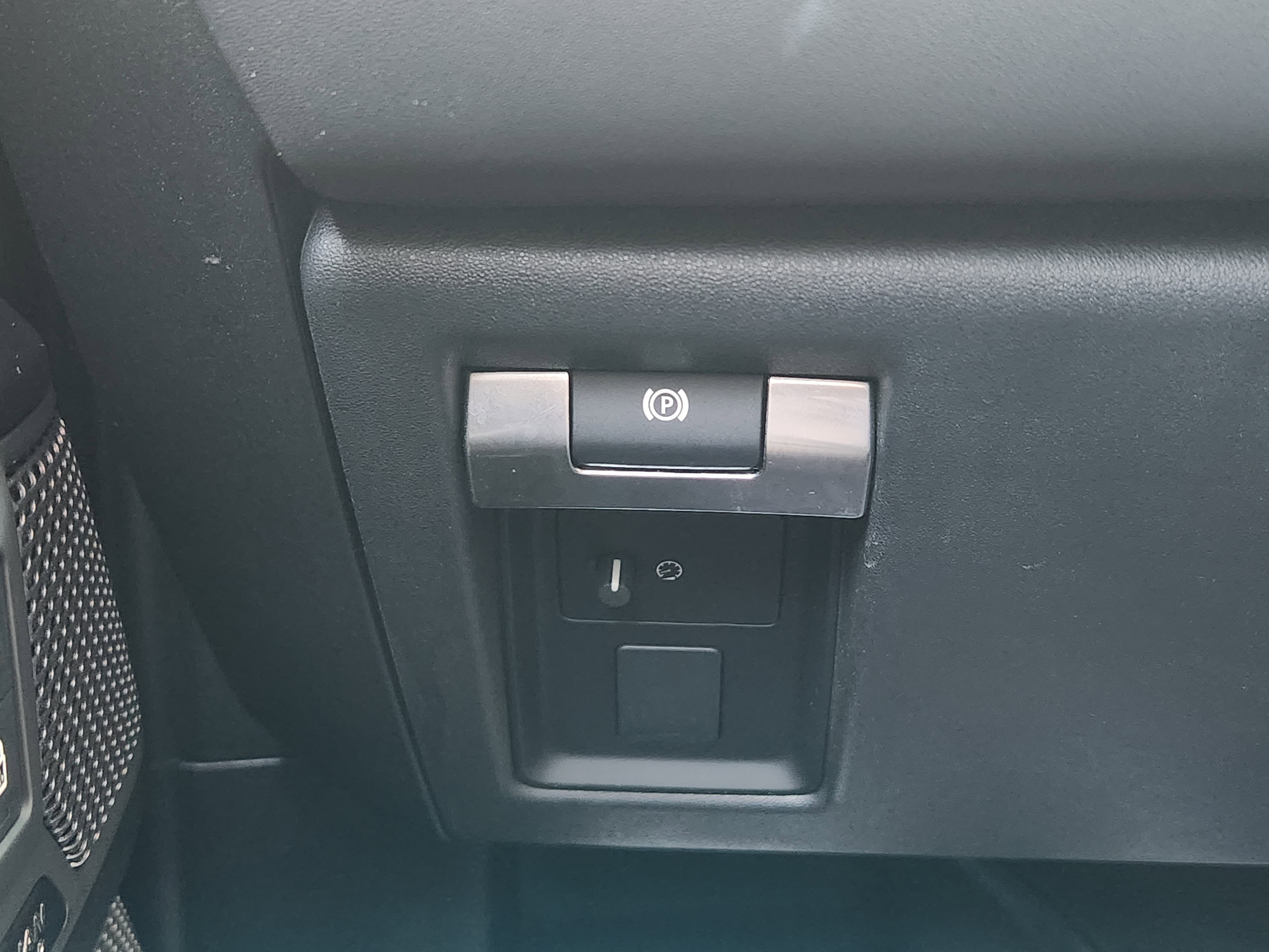 Certified 2023 Land Rover Defender 110 Carpathian Edition image 24