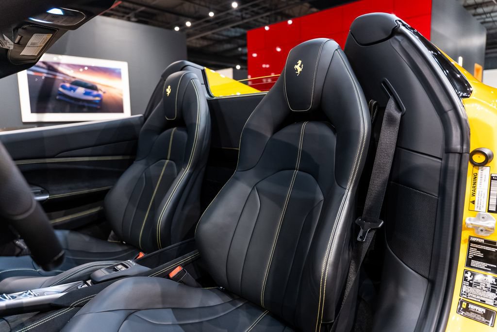 Certified 2021 Ferrari F8 Tributo RWD image 4