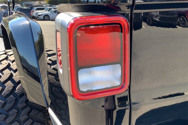 Certified 2022 Jeep Gladiator Willys image 13