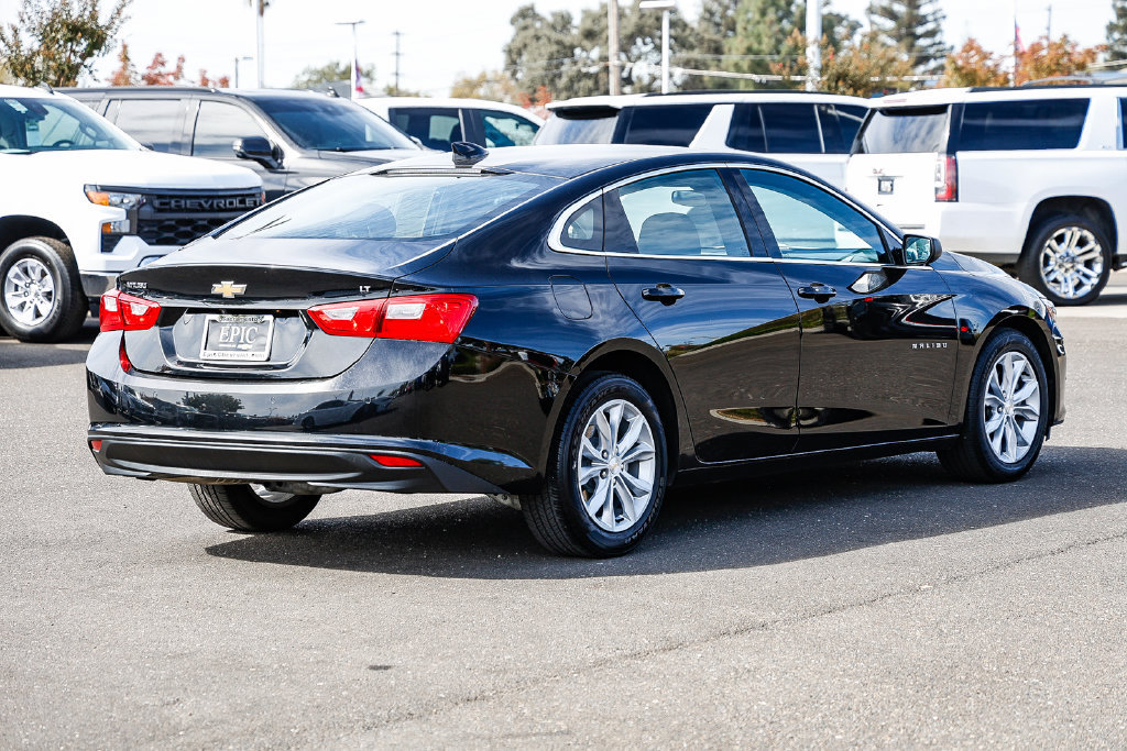 Used 2025 Chevrolet Malibu LT FWD image 4