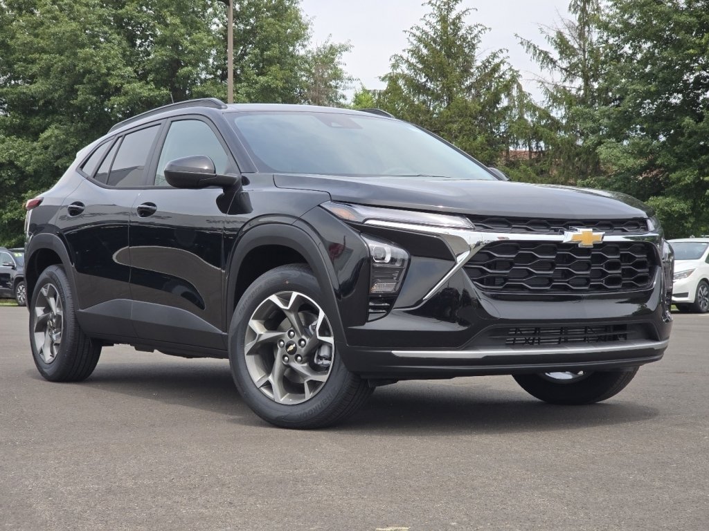 New 2026 Chevrolet Trax LT FWD image 2