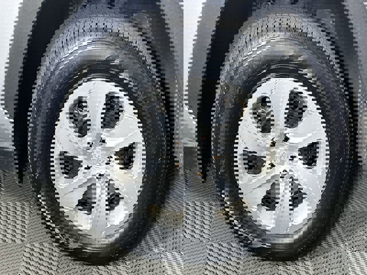 Used 2024 Toyota RAV4 LE image 9