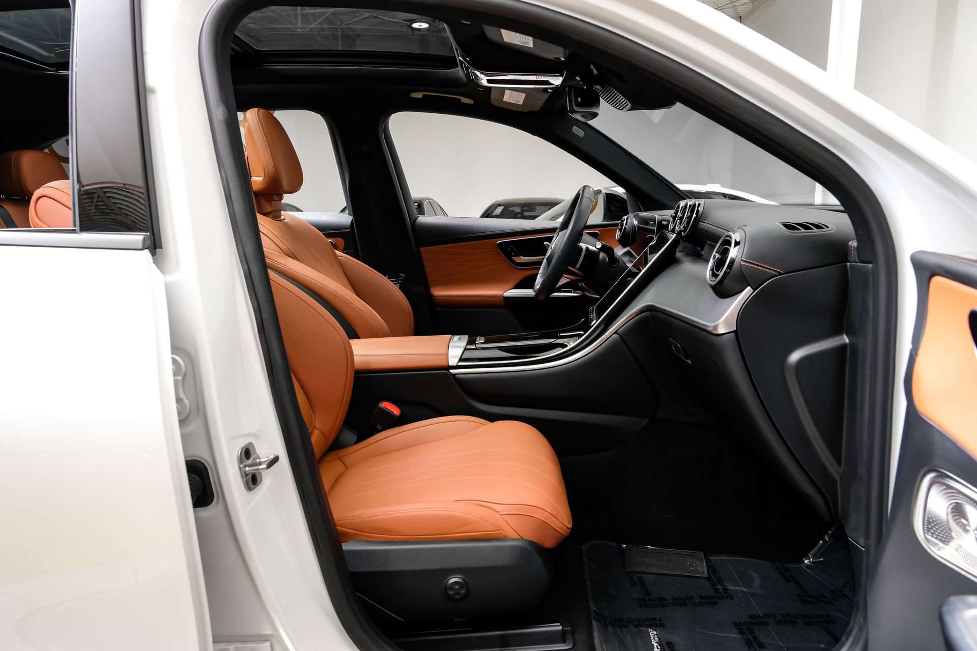 Used 2024 Mercedes-Benz GLC 300 4MATIC image 34