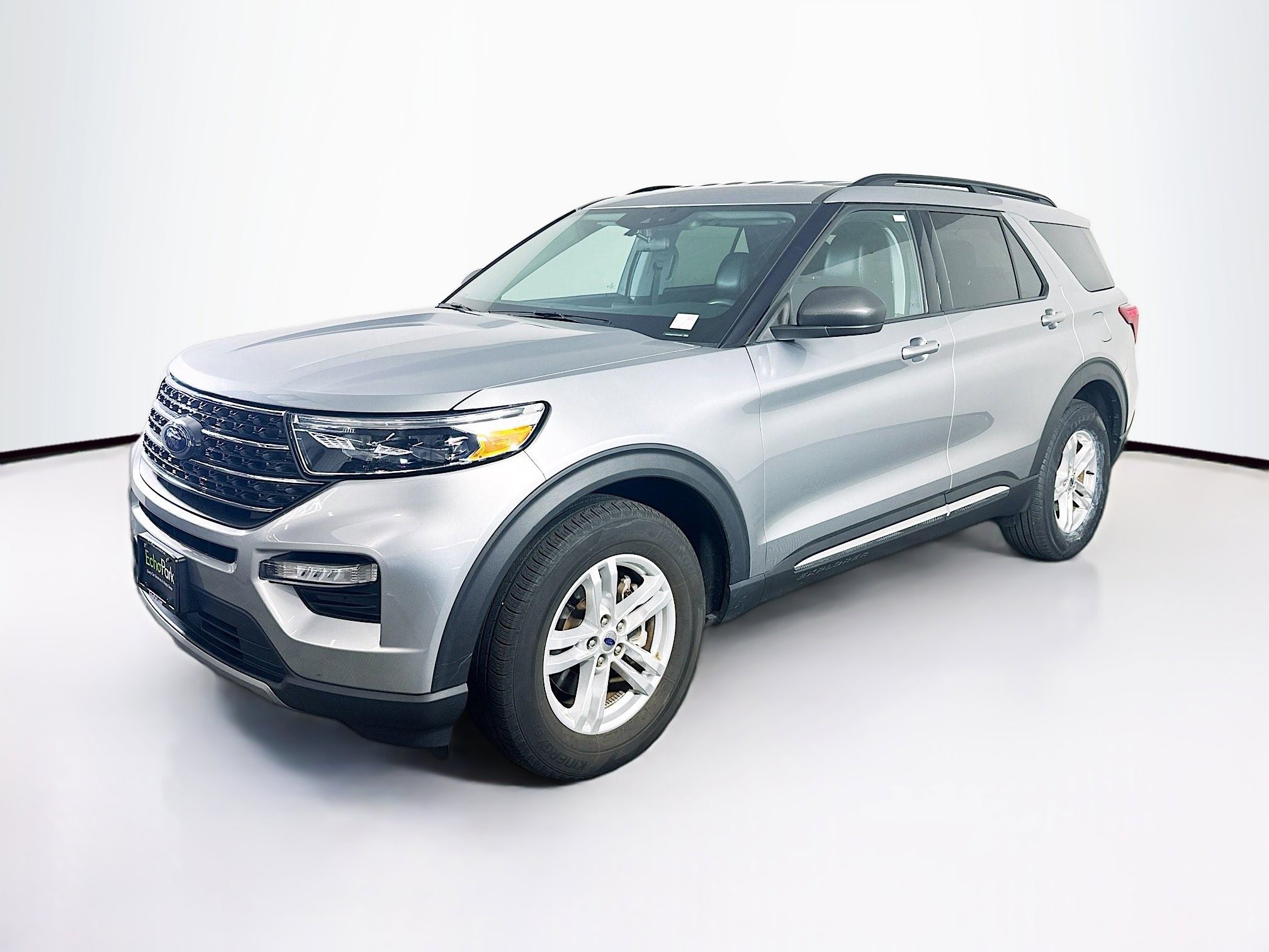 Used 2024 Ford Explorer XLT w/ Equipment Group 202A image 3