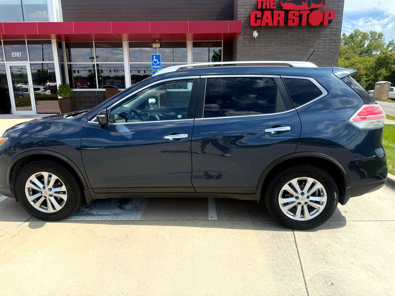Used 2015 Nissan Rogue SV