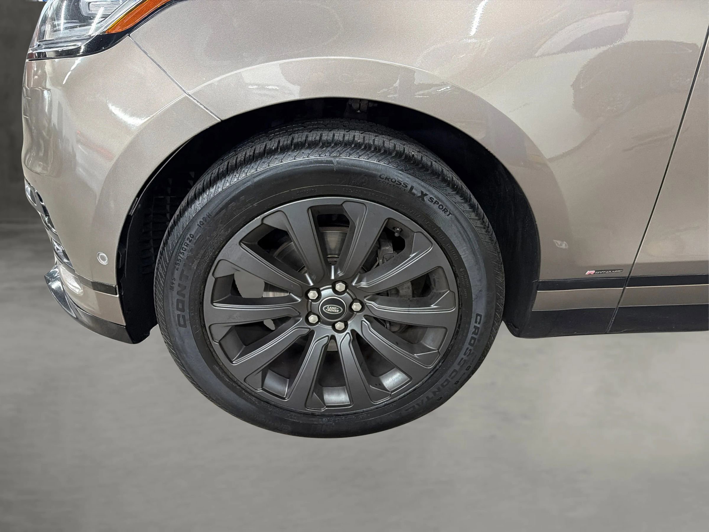 Used 2018 Land Rover Range Rover Velar R-Dynamic SE image 15