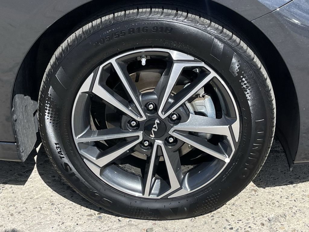 Used 2024 Kia Forte LXS image 29
