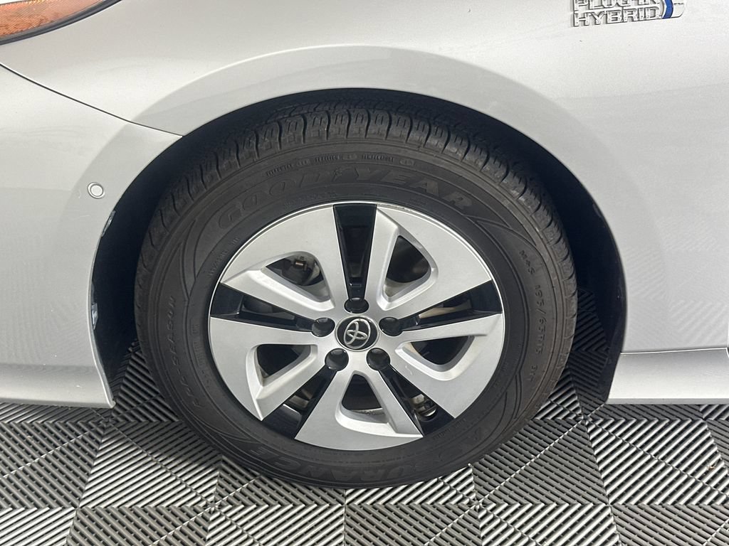 Used 2017 Toyota Prius Prime Advanced FWD image 11