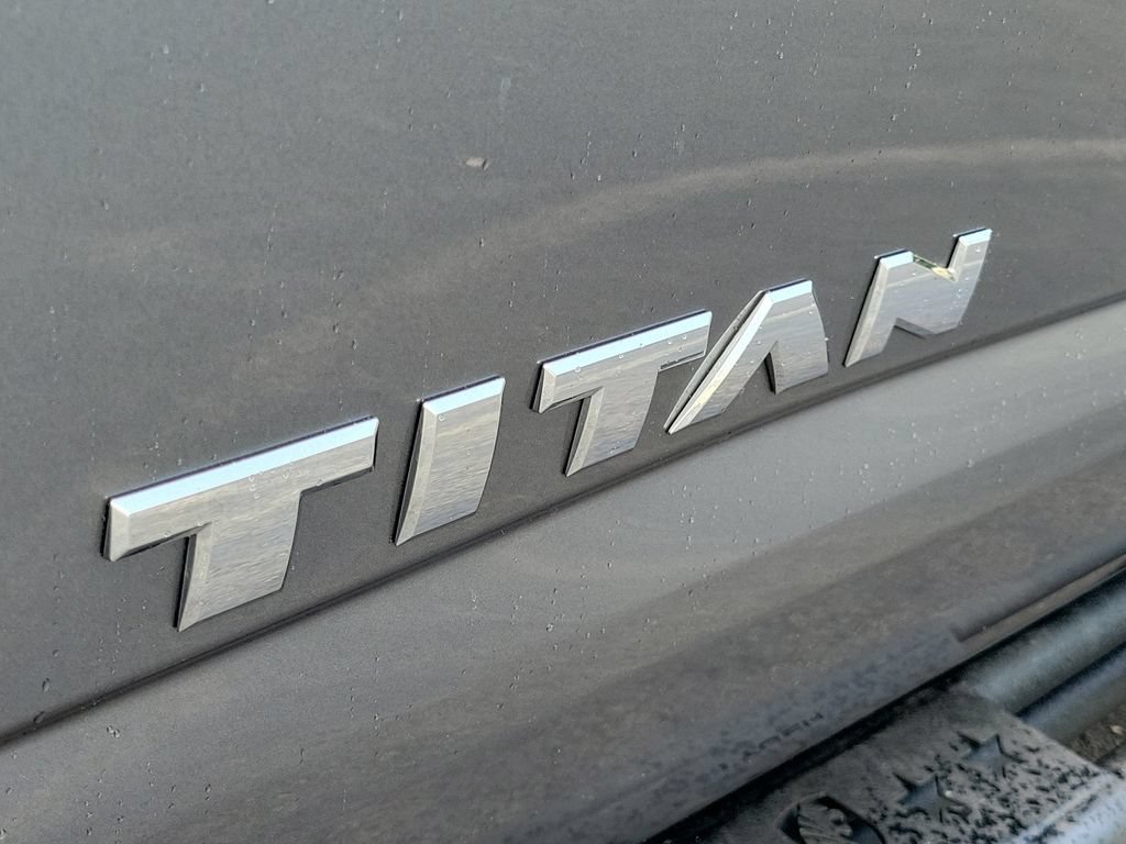 Used 2017 Nissan Titan PRO-4X w/ Pro-4x Convenience Package AWD/4WD image 13