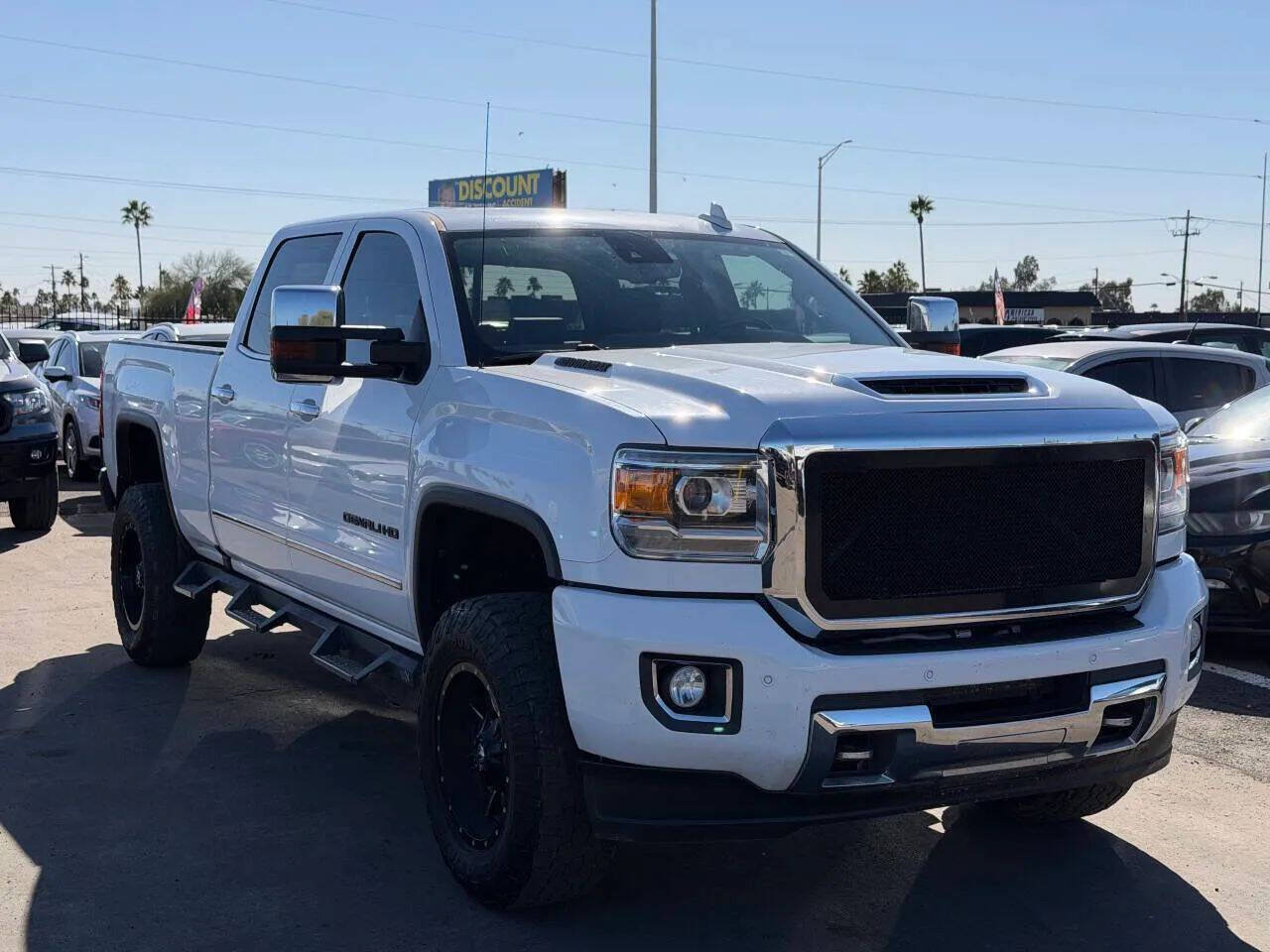 Used 2019 GMC Sierra 2500 Denali w/ Duramax Plus Package AWD/4WD image 13
