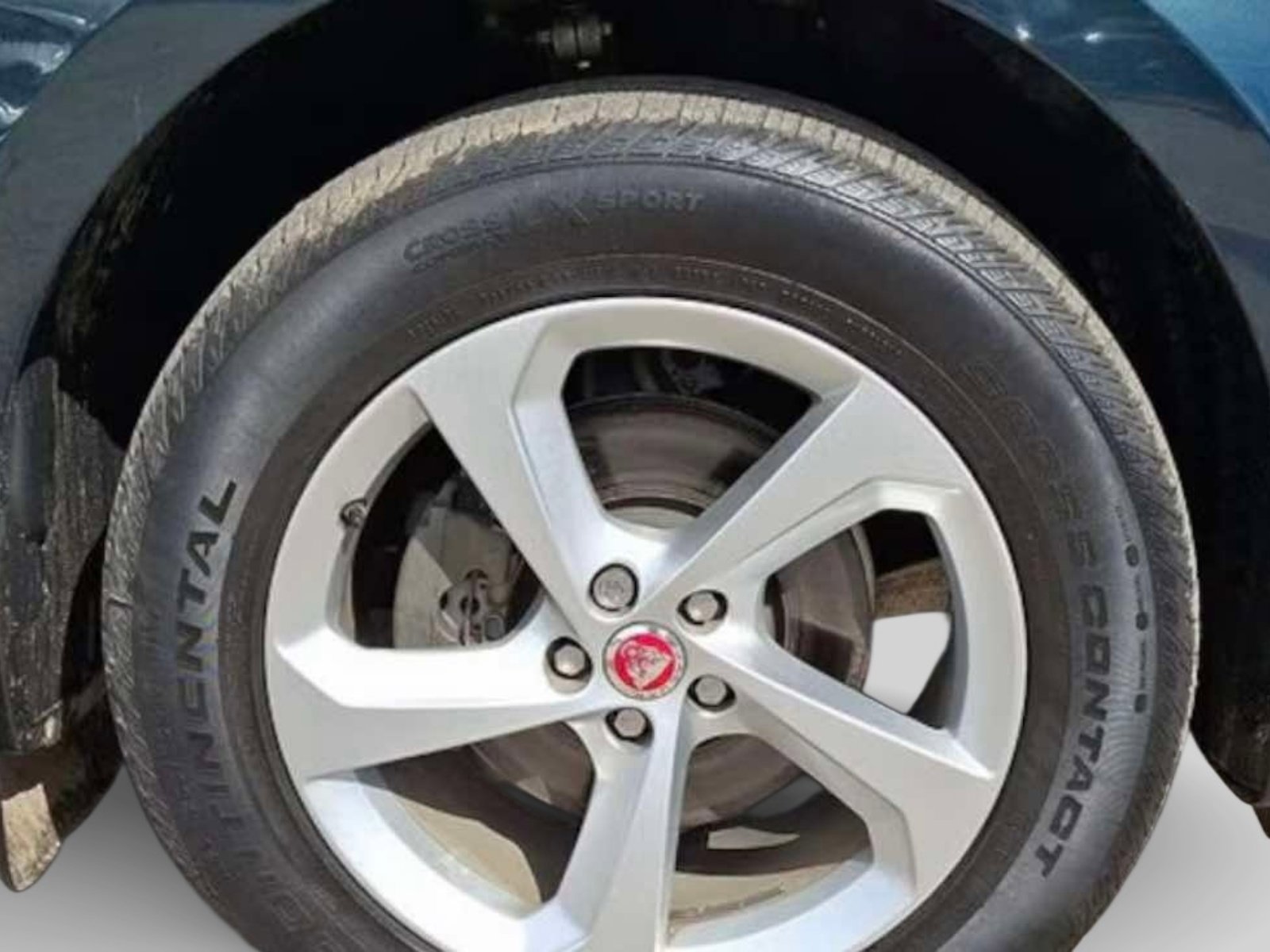 Used 2018 Jaguar F-PACE Premium image 11