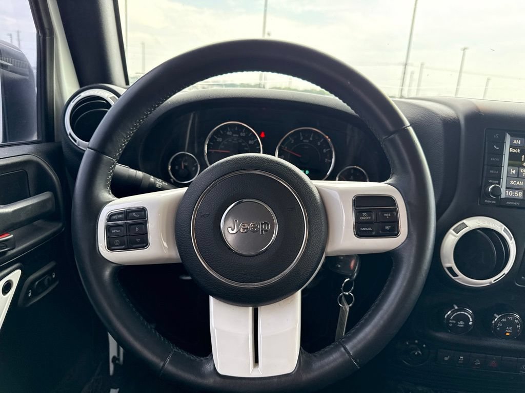 Used 2015 Jeep Wrangler Unlimited Sahara AWD/4WD image 12