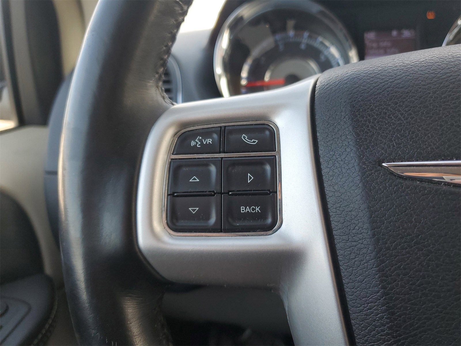 Used 2016 Chrysler Town & Country Touring image 21