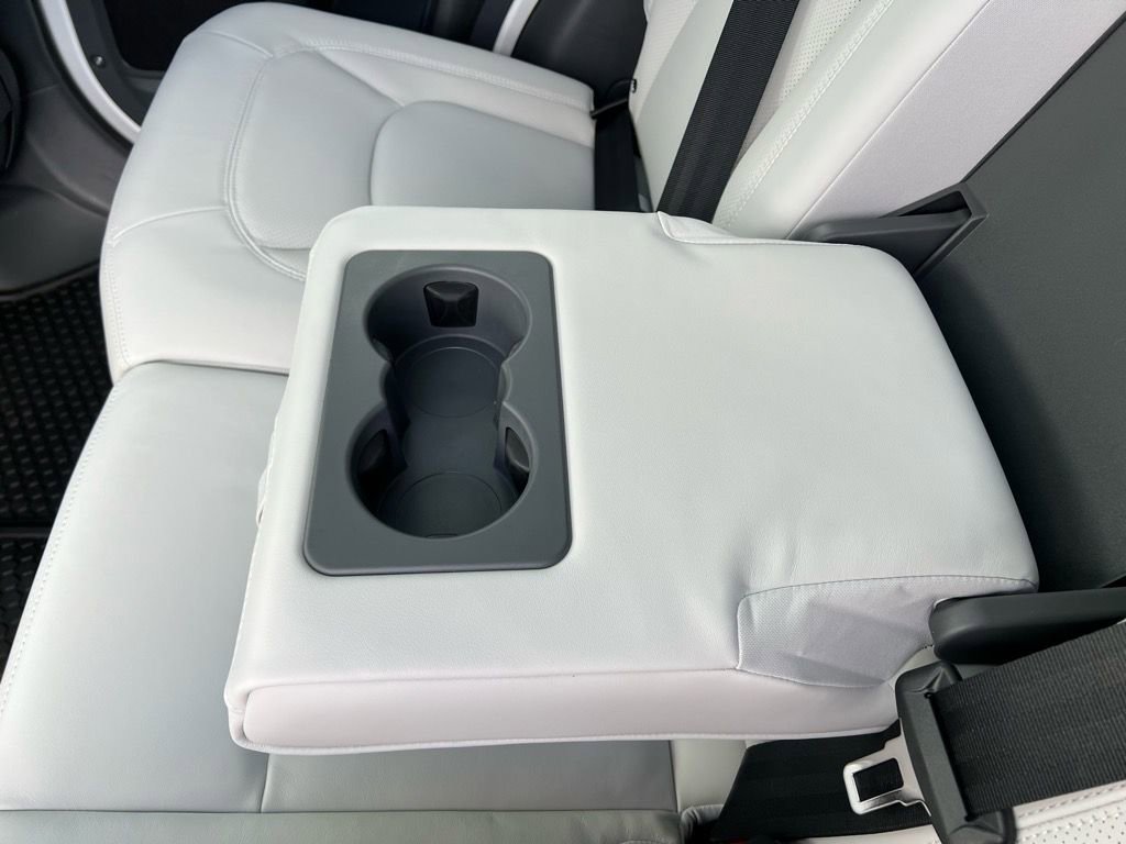 New 2025 Land Rover Defender 110 X-Dynamic SE image 25