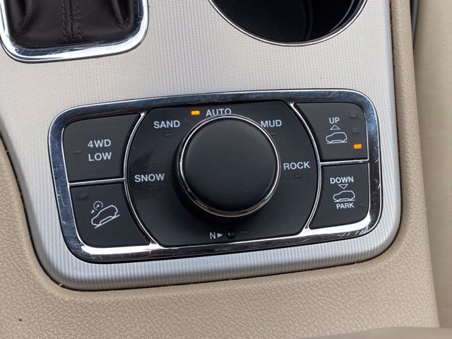 Used 2019 Jeep Grand Cherokee Overland AWD/4WD image 22