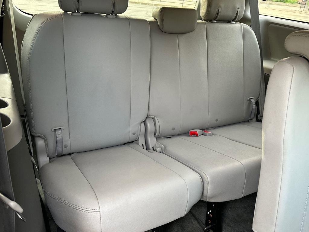 Used 2017 Toyota Sienna XLE w/ XLE Navigation Package FWD image 14
