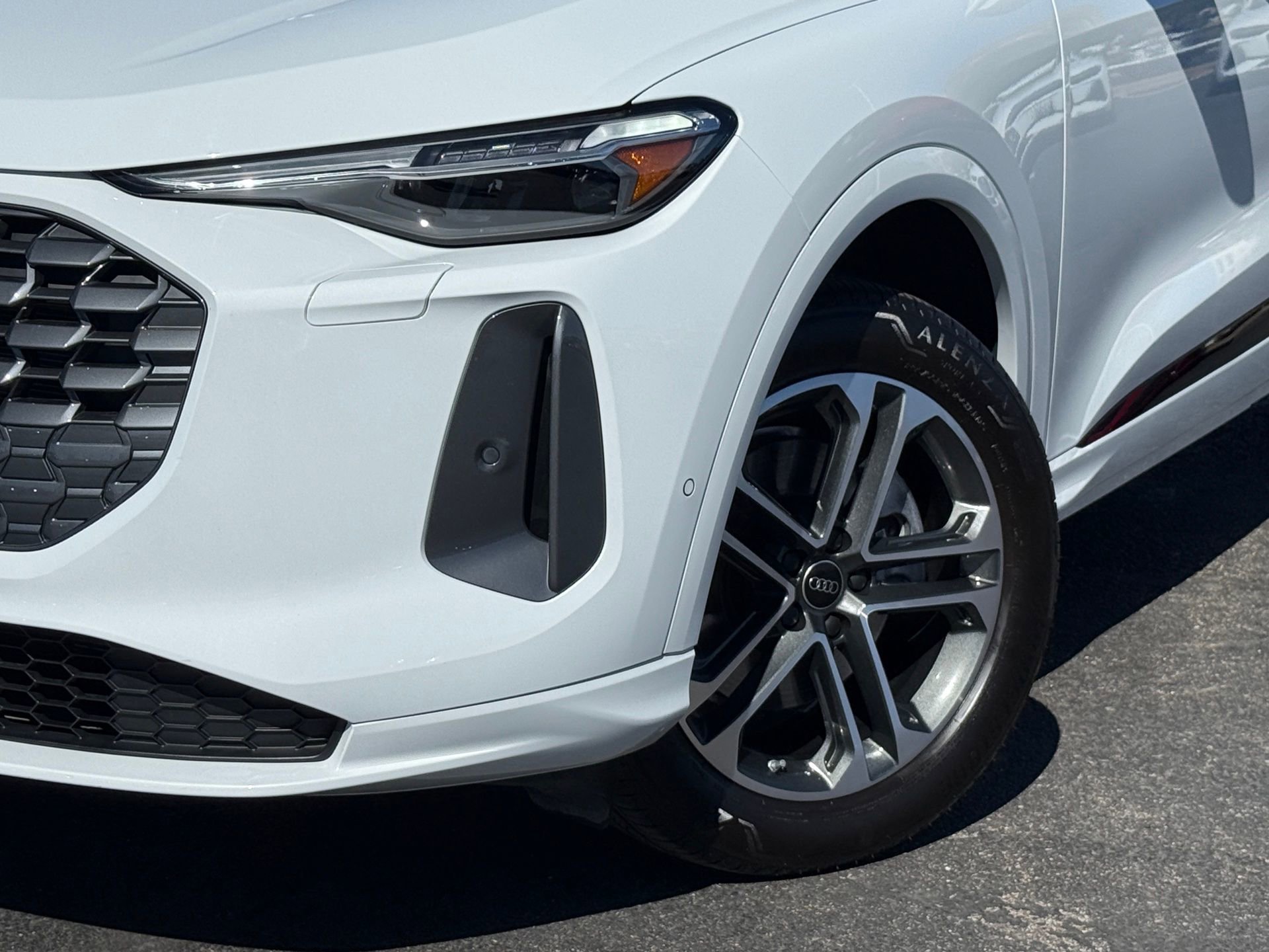 Certified 2025 Audi Q5 Premium Plus w/ Premium Plus image 1