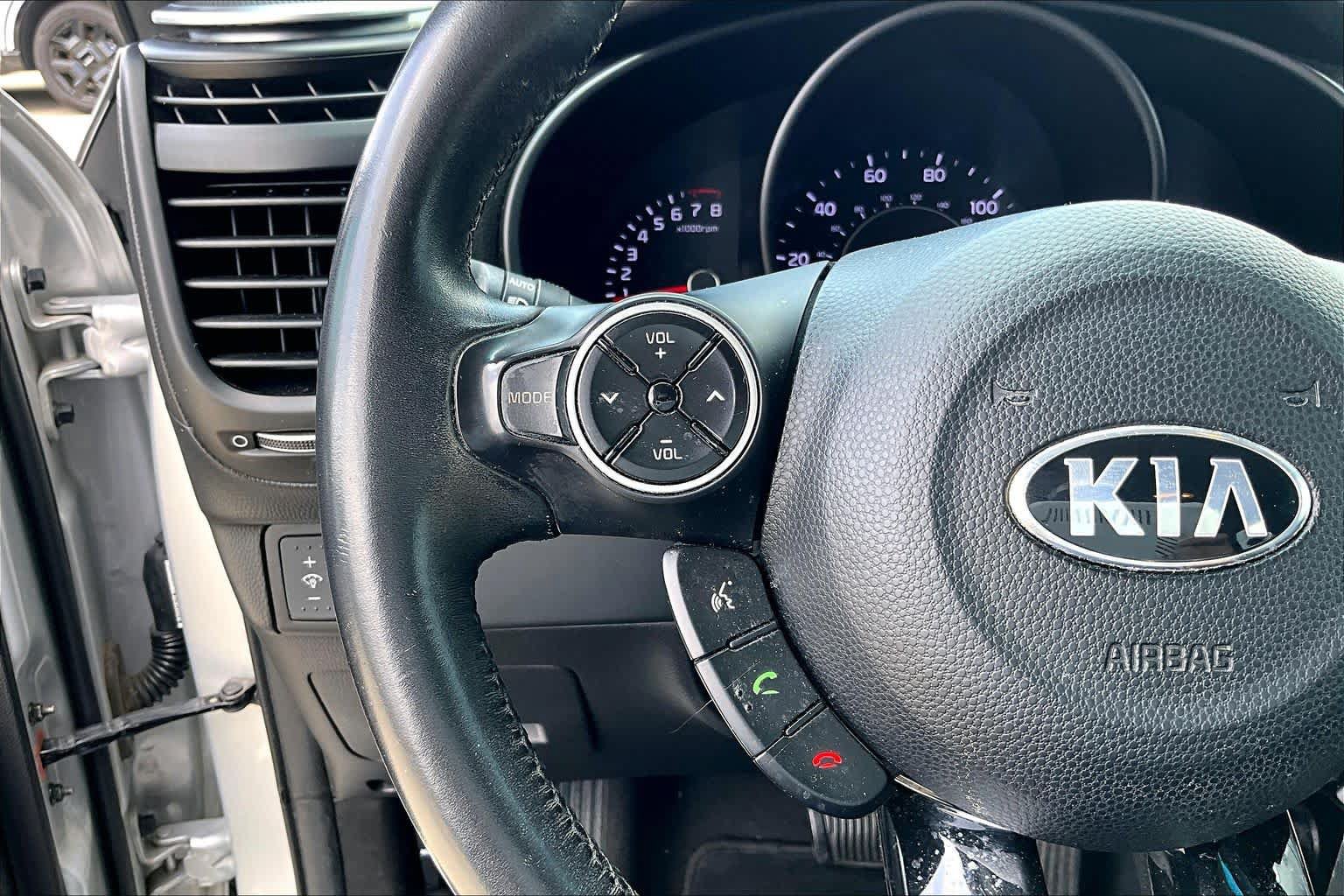 Used 2016 Kia Soul ! FWD image 22