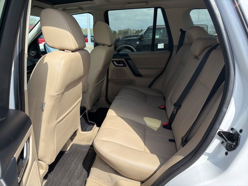 Used 2014 Land Rover LR2 image 7