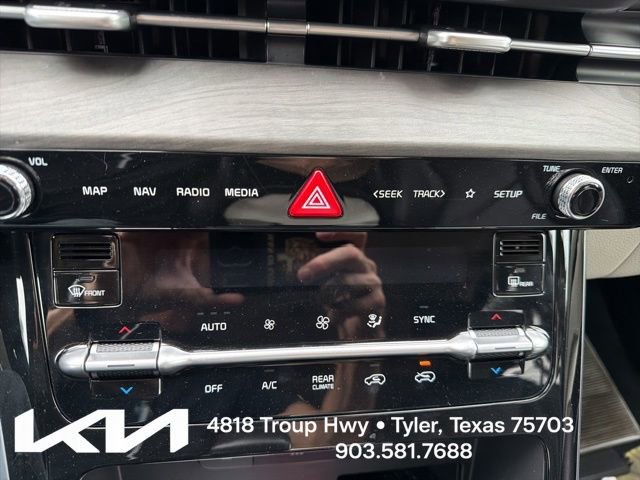 Used 2024 Kia Carnival EX FWD image 20