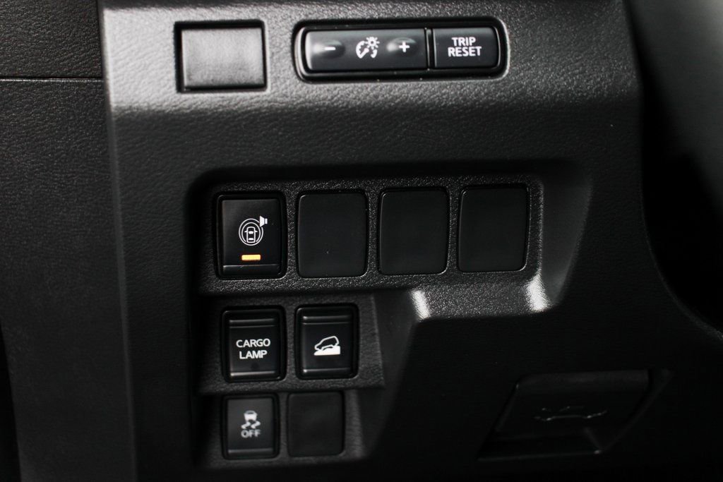 Used 2025 Nissan Frontier SV image 18