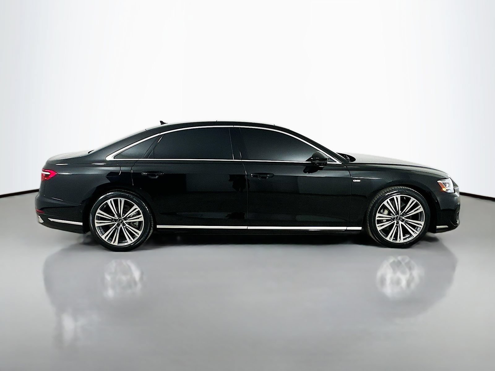Used 2023 Audi A8 L 3.0T w/ Comfort Plus Package AWD/4WD image 4