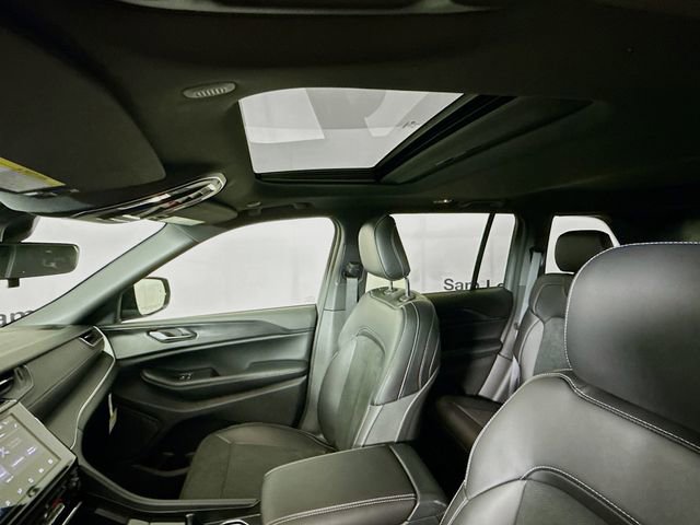 New 2025 Jeep Grand Cherokee Altitude w/ Trailer Tow Package AWD/4WD image 21