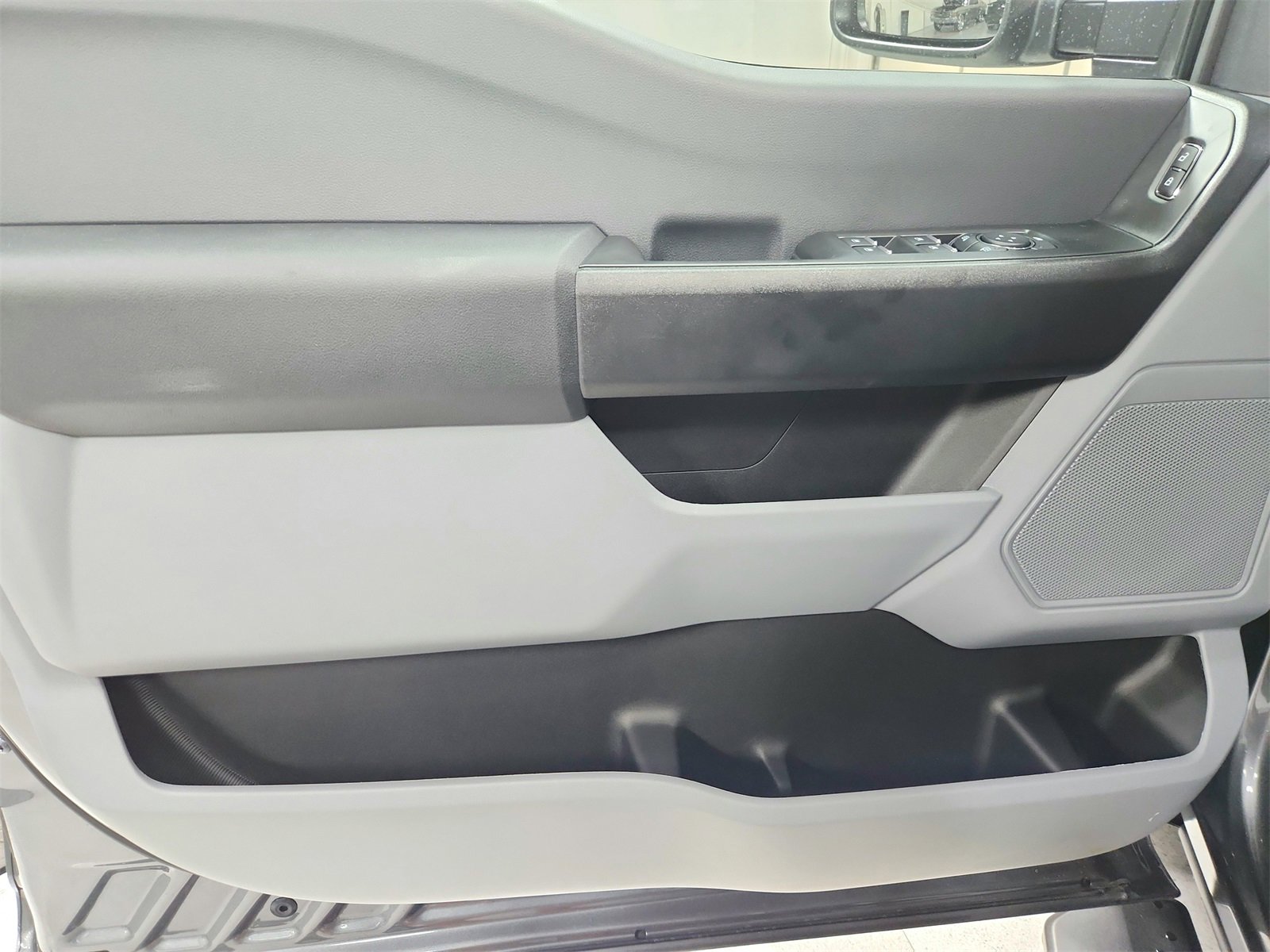 New 2025 Ford F250 XL w/ XL Chrome Package image 32