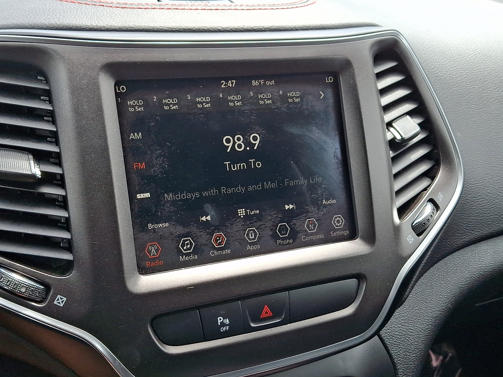 Used 2019 Jeep Cherokee Trailhawk AWD/4WD image 15