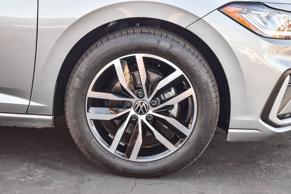 Used 2025 Volkswagen Jetta SE image 10