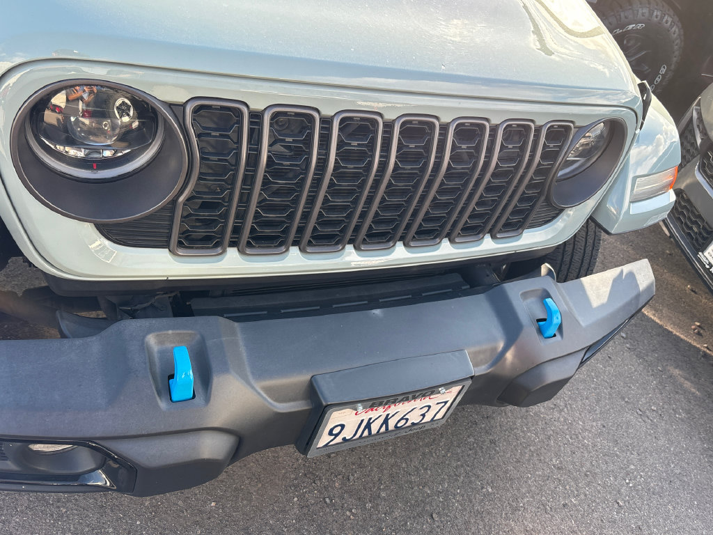 Used 2024 Jeep Wrangler Unlimited w/ Convenience Group AWD/4WD image 13